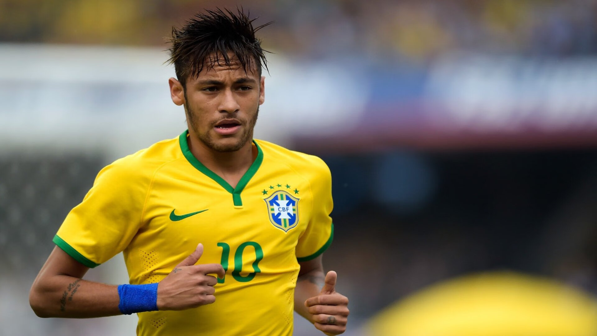 职业球员加入反种族歧视倡议展示足球正面力量,足球反种族歧视仪式